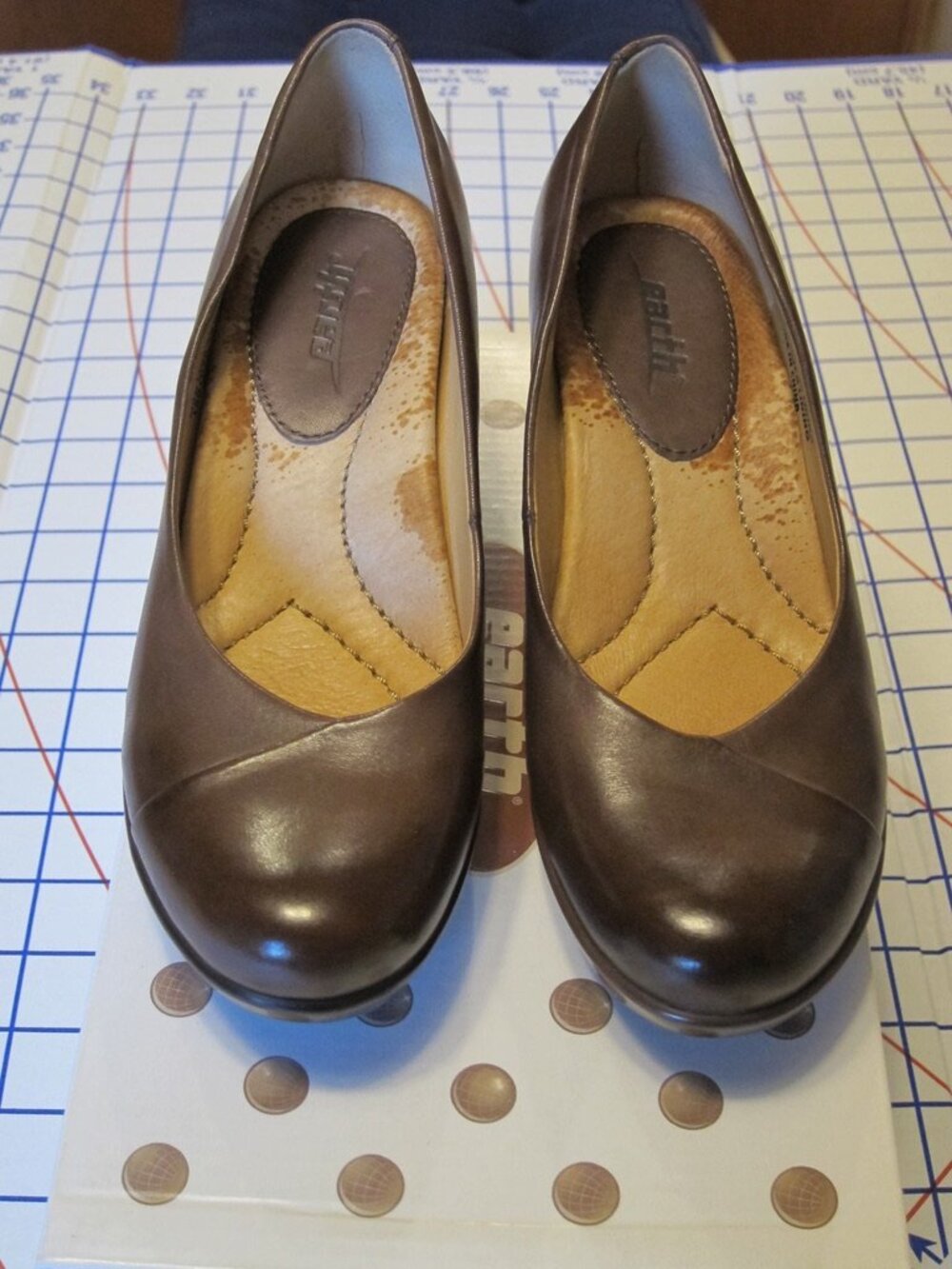 Earth Brand Tamarisk Bark Soft Calf Platform Leather Shoe, Size 5